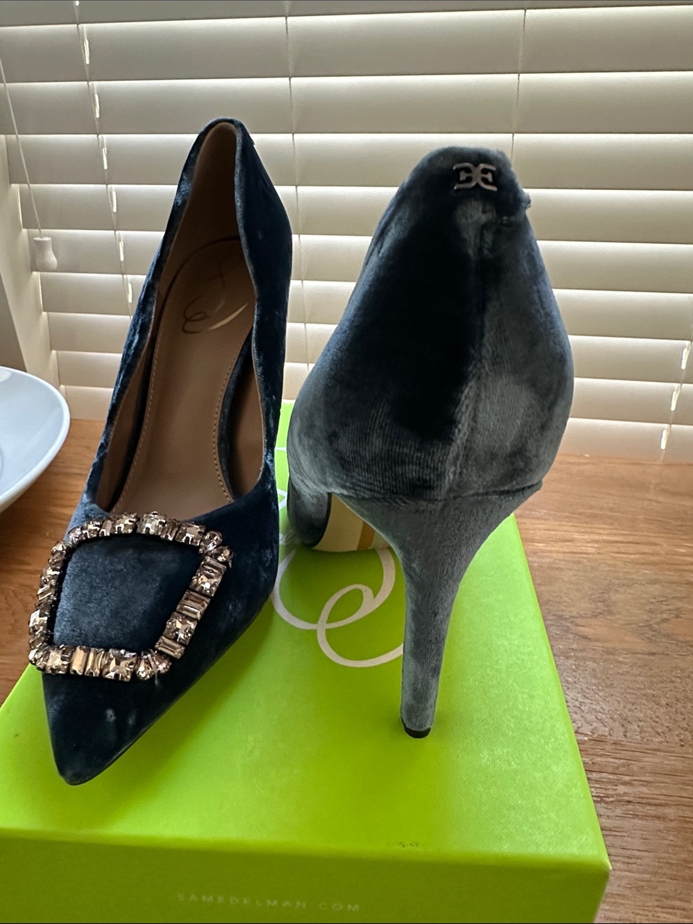 Sam Edelman Velvet Pointed-Toe Pumps with Crystal Buckle in Sapphire size 8.5 M - Picture 3 of 5